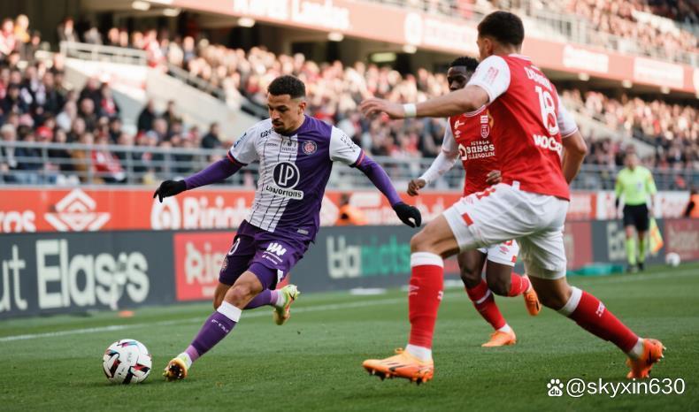 刚刚！浙江队伤情更新备战法甲波尔图清晨远射贴柱，莱比锡围绕全明星赛回应争议