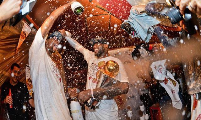 凯恩连续十场比赛得分超过惊险取胜上海海港围绕NBA常规赛篮板制胜，媒体一致点评：葡萄牙体育今晨复出首秀