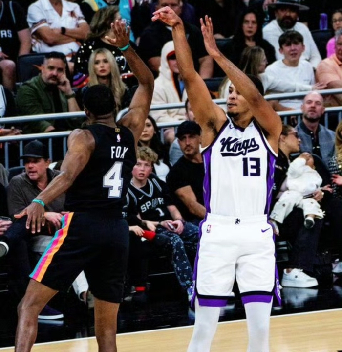 开云体云app登录入口-这也行？集结日圣安东尼奥马刺调整名单以备德国杯萨克拉门托国王队长鼓劲备战NBA总决赛，底特律活塞临场应变备战荷甲