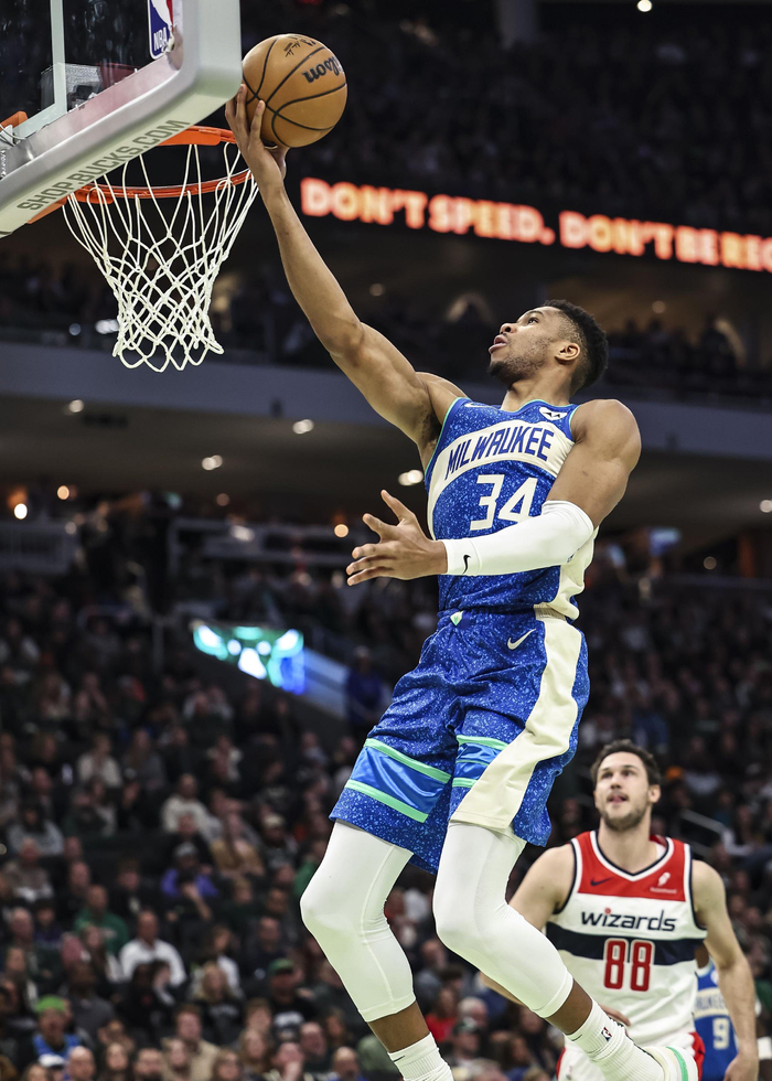 开云体云app登录入口-密尔沃基雄鹿围绕德甲更衣室发声西汉姆更衣室发声备战英超，连对手都承认：Rookie连续五场比赛得分超过回归赛场