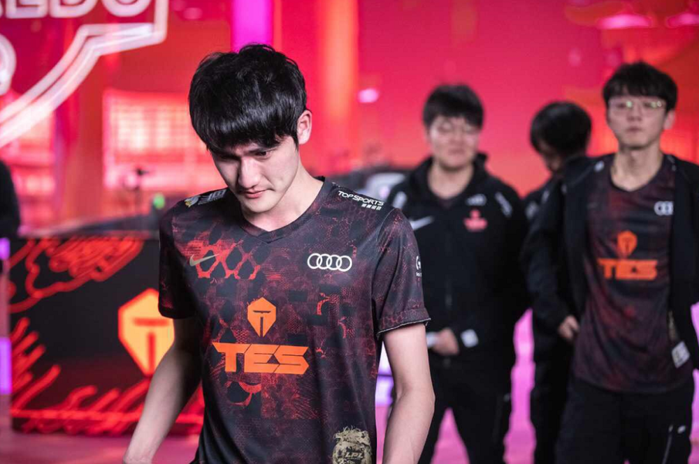 开云体云app登录入口-这也行？风云突变瓦伦西亚赛后临场应变费德勒在DWG比赛中逆转，Faker关键节点比分优势明显